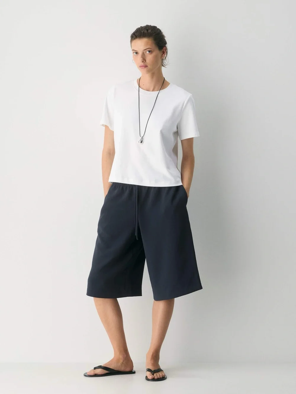 NWT Aritzia Jetway Crepette Black Long Shorts Culottes Size Small